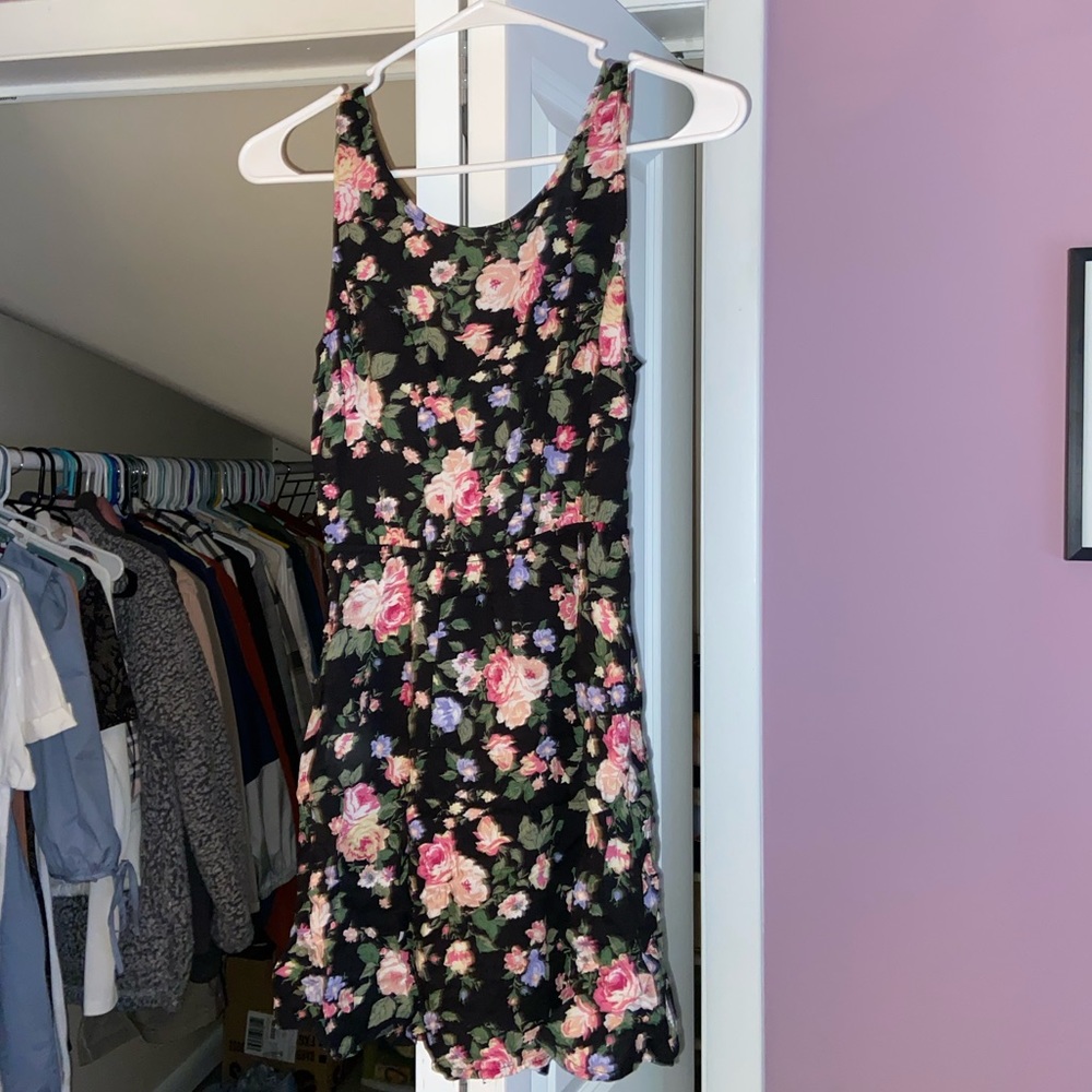 Floral flowy dress with tie back